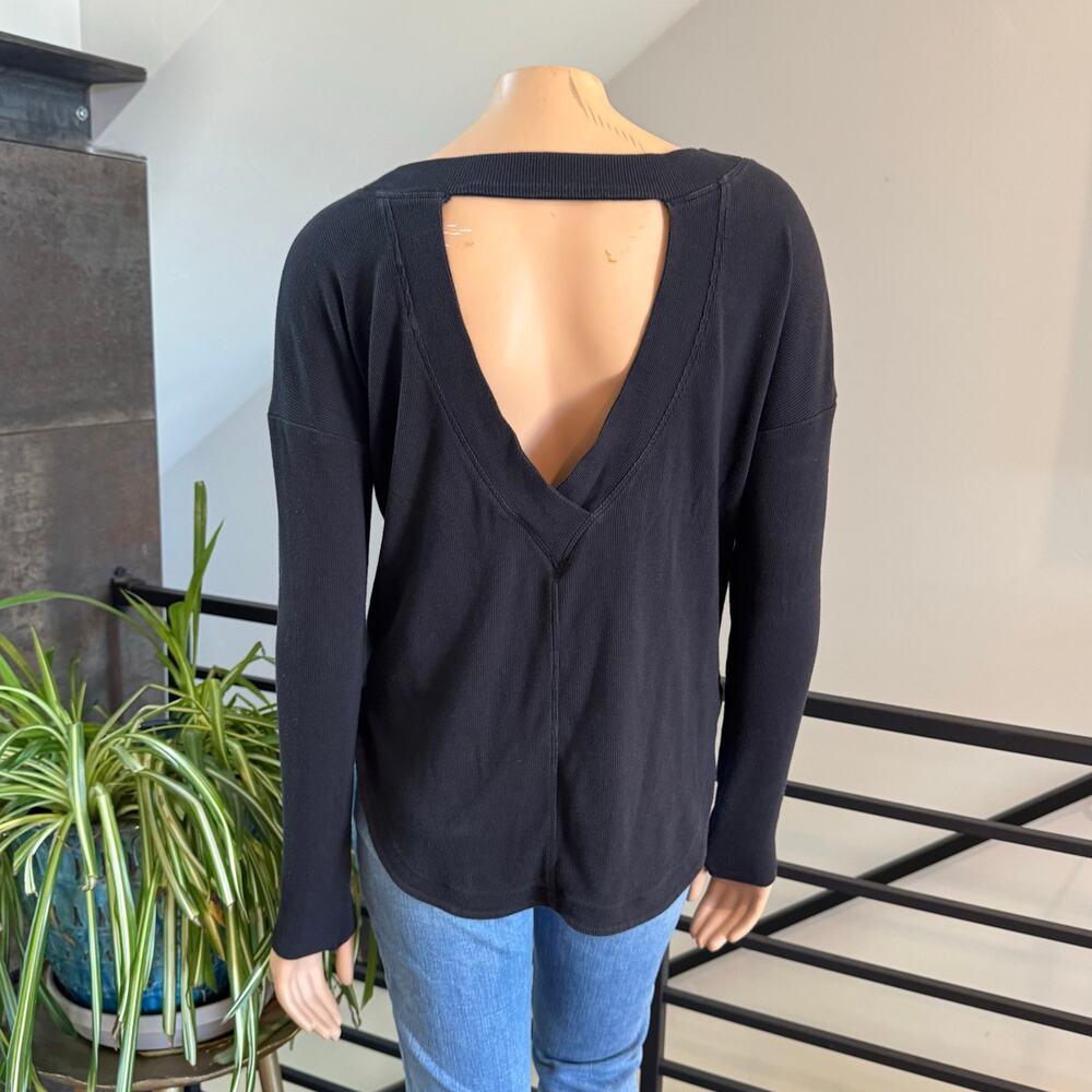 Athleta Pose Luxe Black Ribbed V-Back Open Cutout Long Sleeve Top Size XS